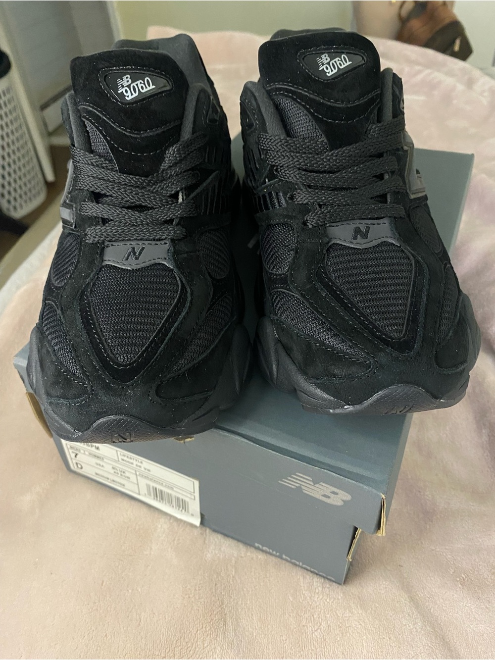 New Balance 9060 Men's Sneakersshoes Size 7 - Picture 2 of 8